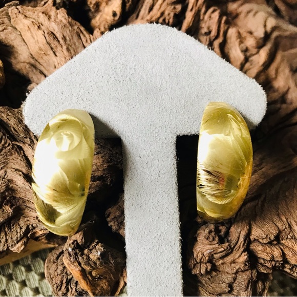 Vintage Costume Etched Gold Tone Geometric Drop Post 1.25” Earrings - Picture 5 of 10